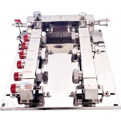 Separatore idraulico-collettore 3 vie + termometri e manometro Nordic Tec IT1 2