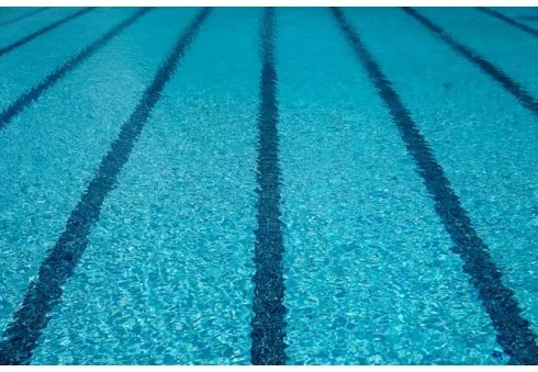 Come prendersi cura dell'acqua della piscina e mantenerla pulita?